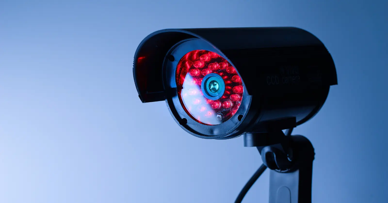 AI CCTV 관련주 2025 투자 | 스마트시티·보안 산업 성장주 완전 분석 3 밸류에이션 비교와 매수 타이밍